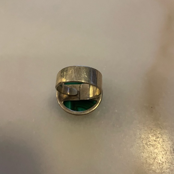 Green marbled gemstone ring - size 6-7 - Picture 3 of 3